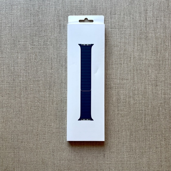 Apple Watch Magnetic Link Band (42mm - Navy - M/L) - Picture 3 of 11